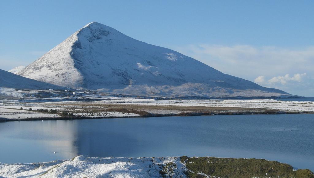 Achill Water'S Edge Bed & Breakfast Doogort Exterior photo